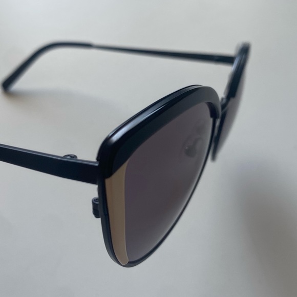 Vera Wang Sunglasses - Picture 6 of 11